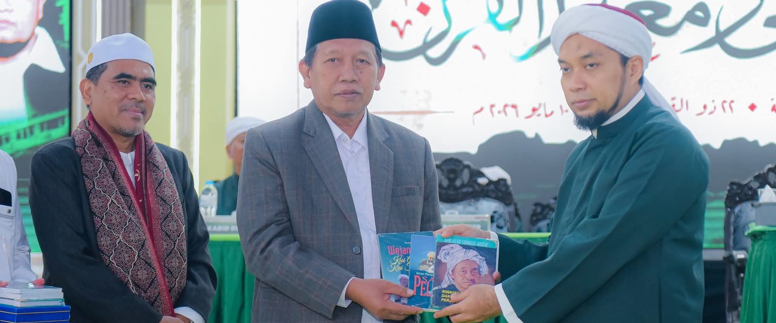 Silaturahmi dan Penyerahan Karya